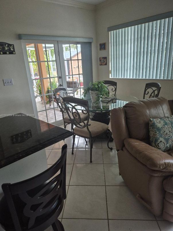Dining room, Interior