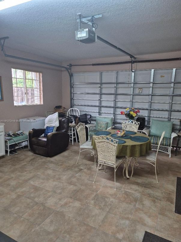 Dining room, Garage, Interior