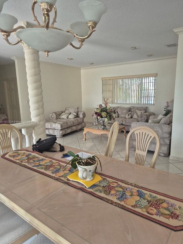 Dining room, Interior