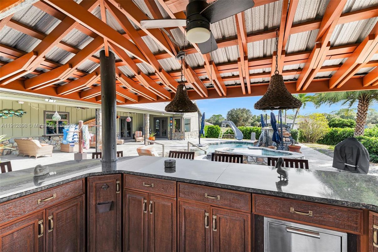 Exterior, Outdoor Kitchen, Pool