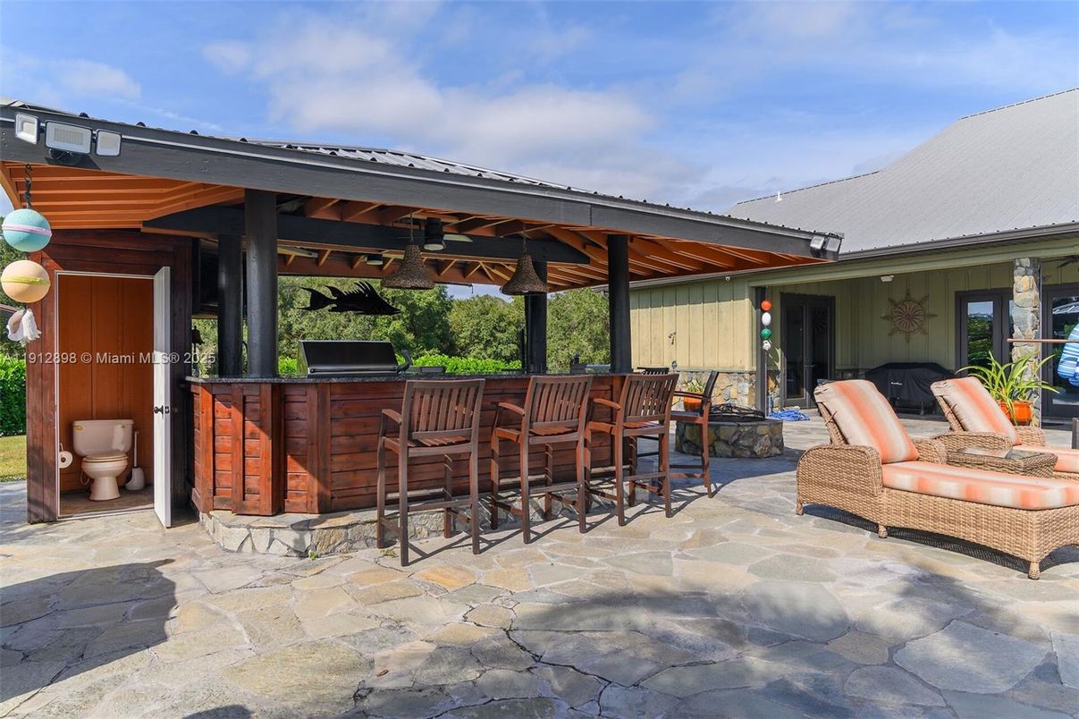 Exterior, Outdoor Kitchen