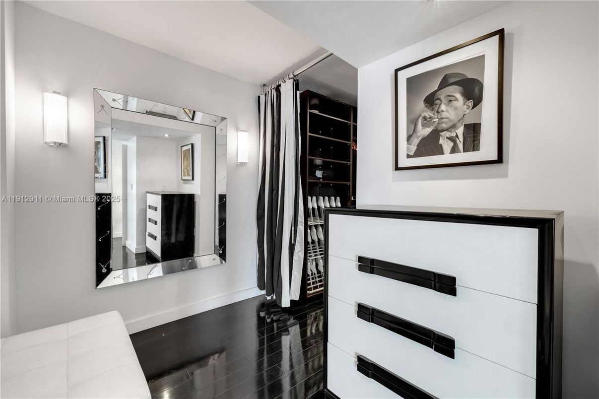 Interior, Walk-in Closets, Wood Texture Flooring