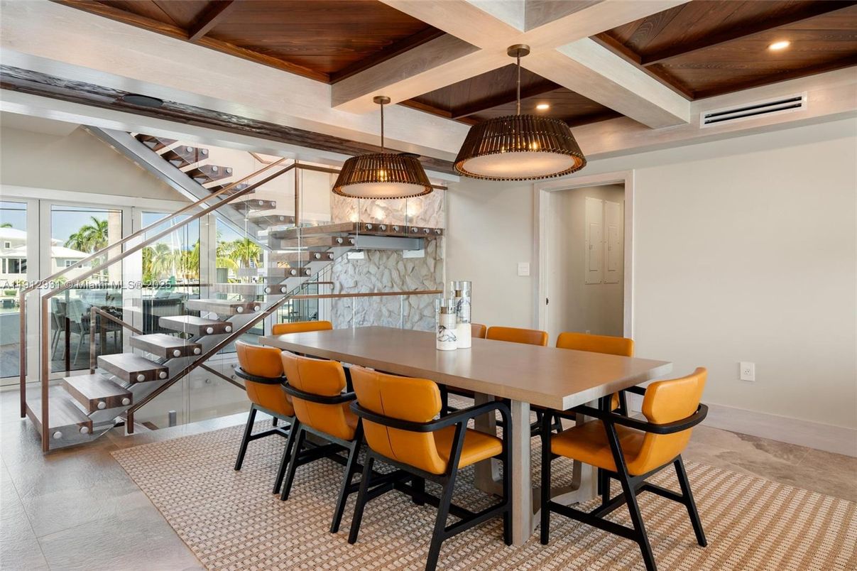 Dining room, Interior, Pendant Lights, Recessed Lighting, Wooden Beams, Wooden Ceilings