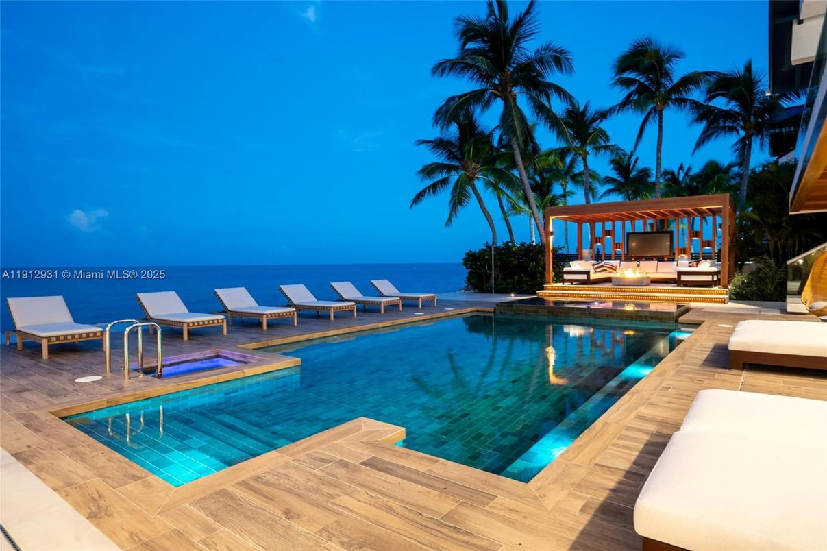 Exterior, Pool, Water