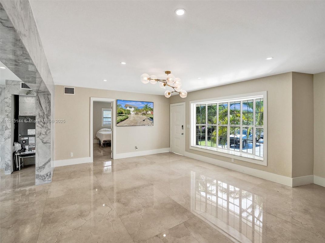 Empty room, Interior, Recessed Lighting