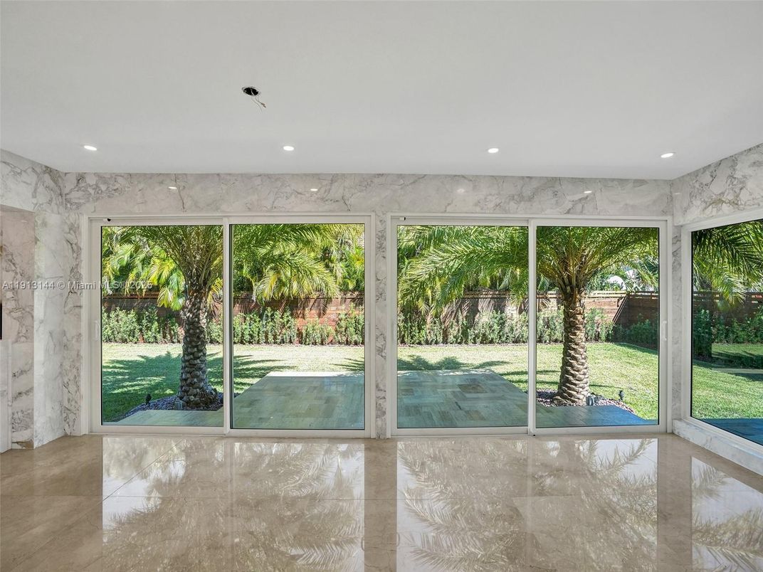 Empty room, Interior, Marble Walls, Recessed Lighting