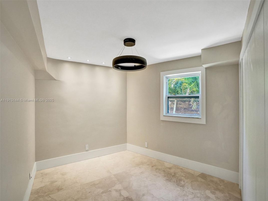 Empty room, Interior, Pendant Lights, Recessed Lighting
