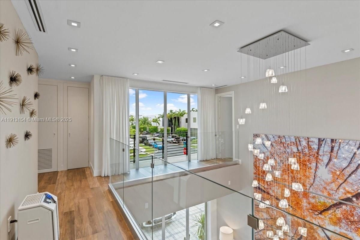 Interior, Pendant Lights, Recessed Lighting, Wood Texture Flooring