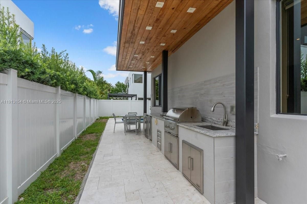 Exterior, Outdoor Kitchen