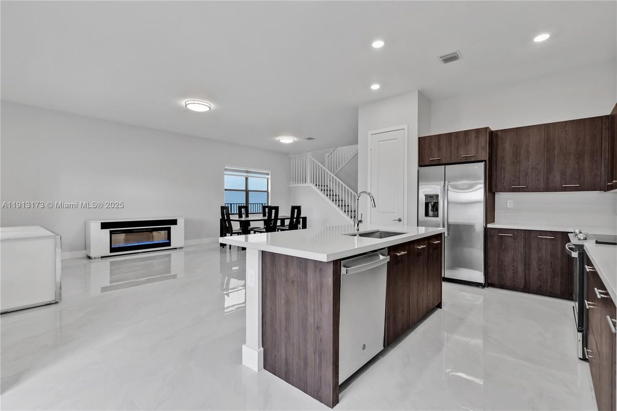 Dining room, Interior, Kitchen, Recessed Lighting, Stainless Steel Appliances
