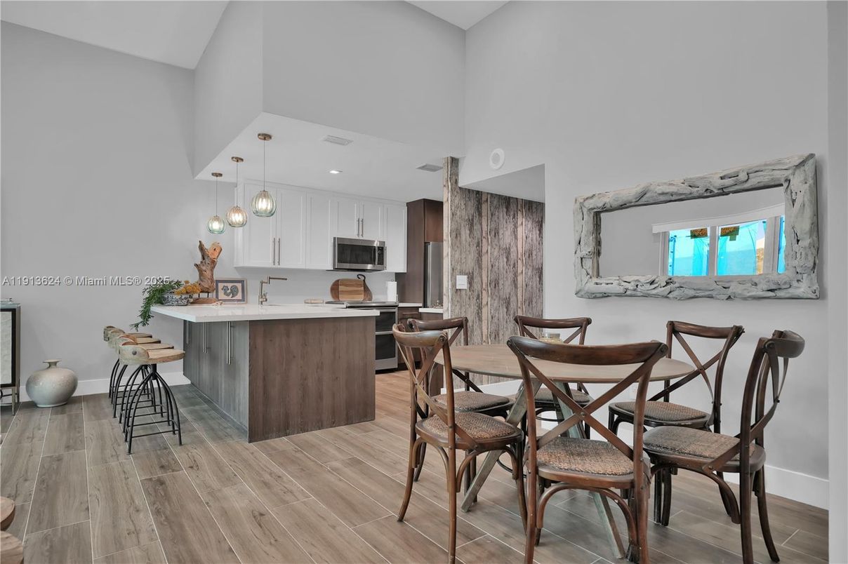 Dining room, Interior, Kitchen, Pendant Lights, Recessed Lighting, Wood Texture Flooring