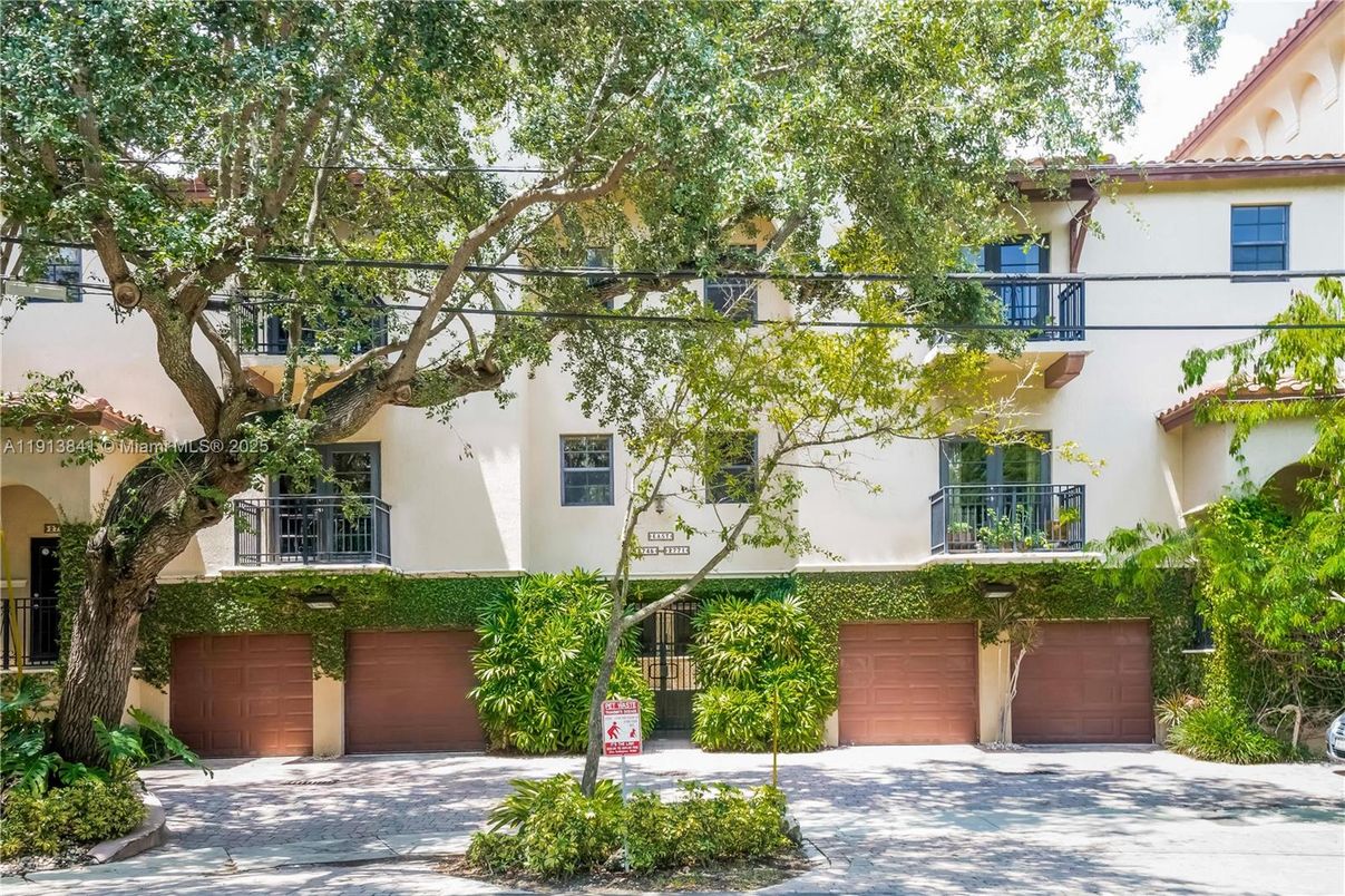 Attached, Exterior, Facade, Spanish Mediterranean