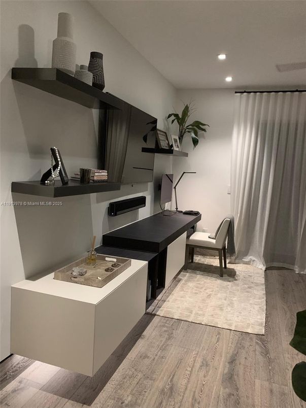 Interior, Recessed Lighting, Wood Texture Flooring