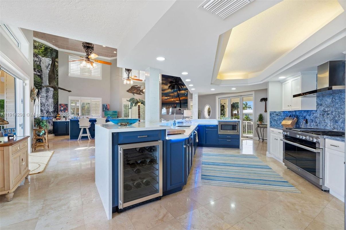 Dining room, Interior, Kitchen, Recessed Lighting, Stainless Steel Appliances
