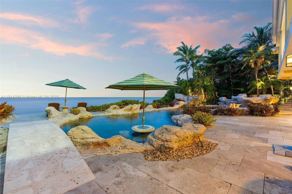 Exterior, Pool, Water