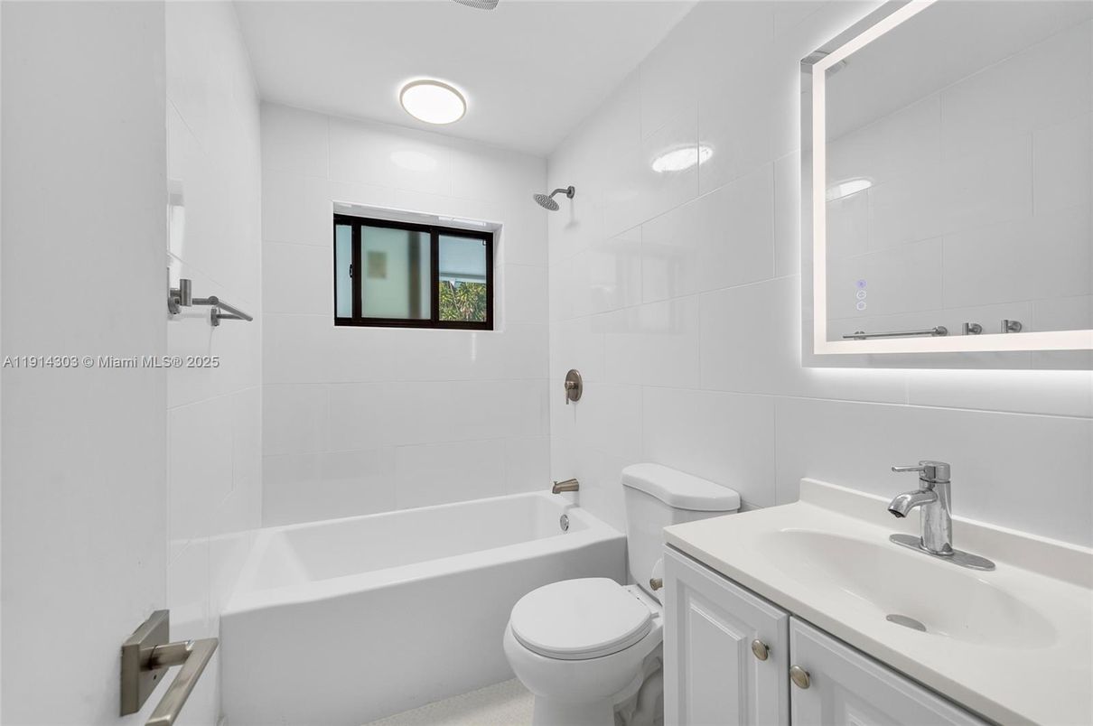 Bathroom, Interior, Recessed Lighting