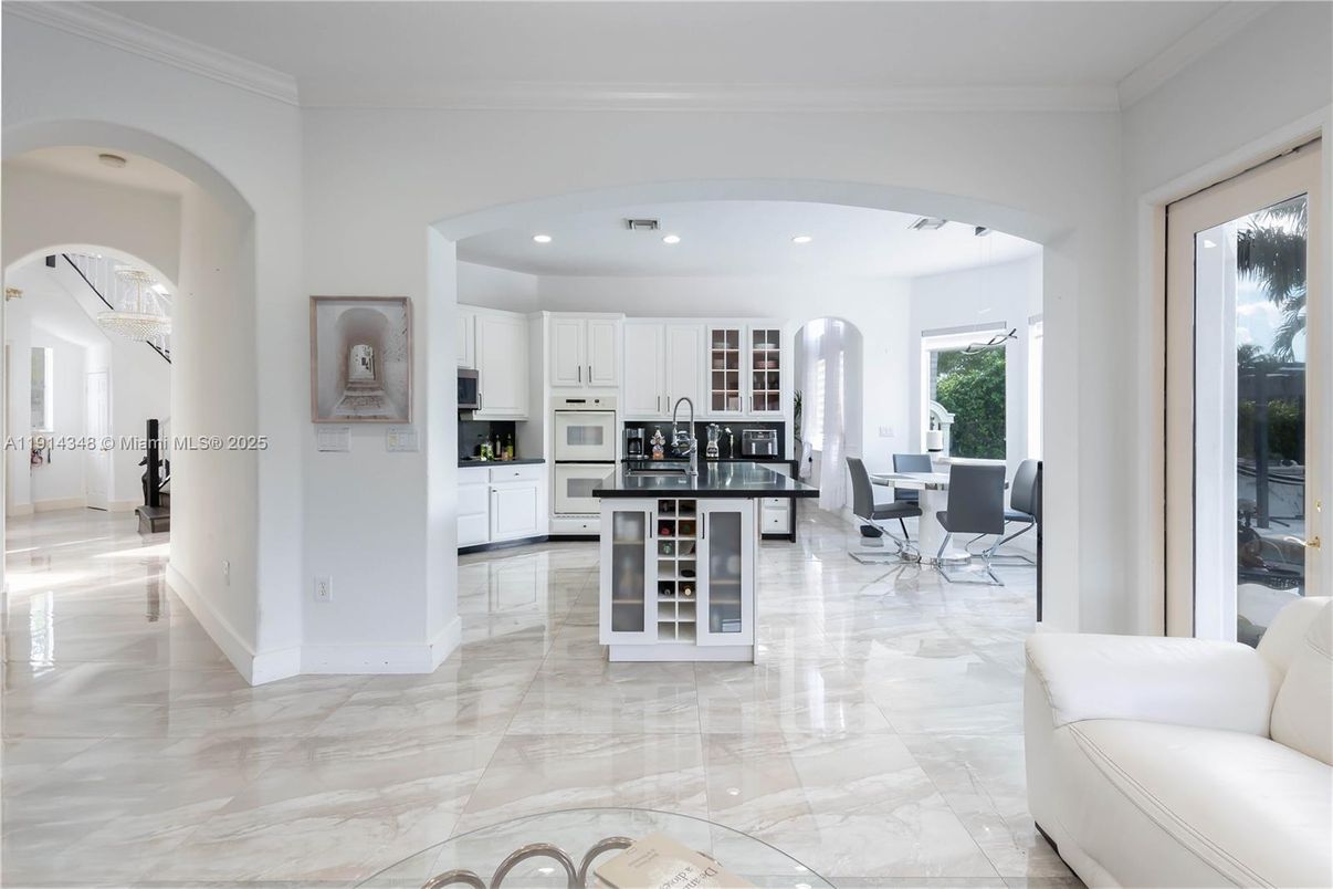 Dining room, Interior, Kitchen, Marble, Recessed Lighting