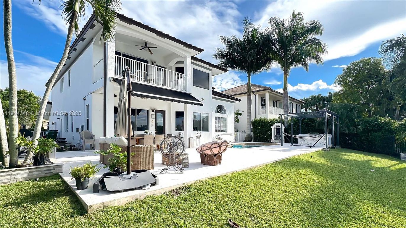 Backyard, Exterior, Pool