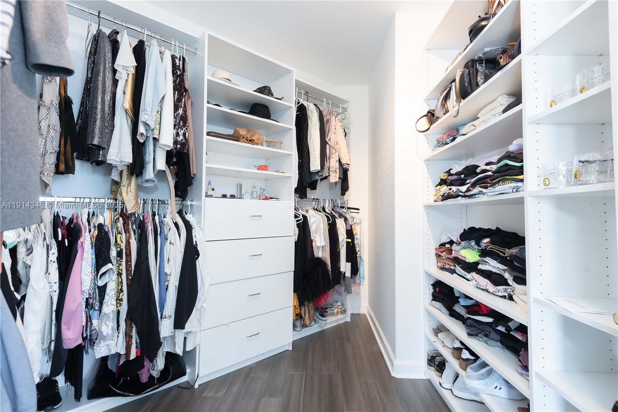 Interior, Walk-in Closets, Wood Texture Flooring