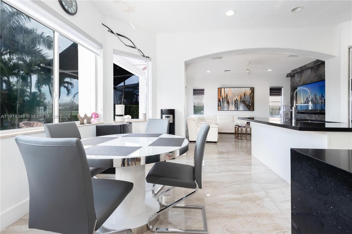 Dining room, Interior, Living room, Marble, Recessed Lighting