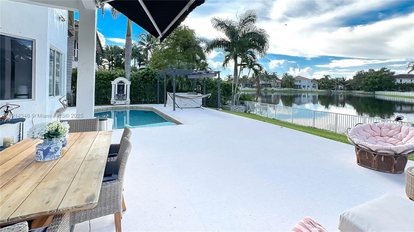 Exterior, Pool, Water