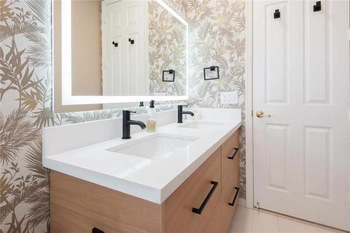 Bathroom, Dual Sink Vanities, Interior