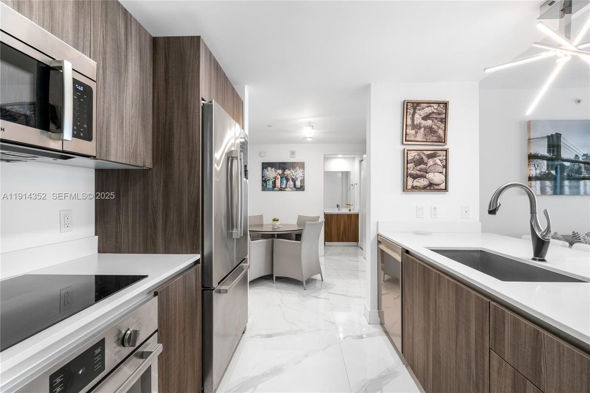 Dining room, Interior, Kitchen, Marble, Stainless Steel Appliances