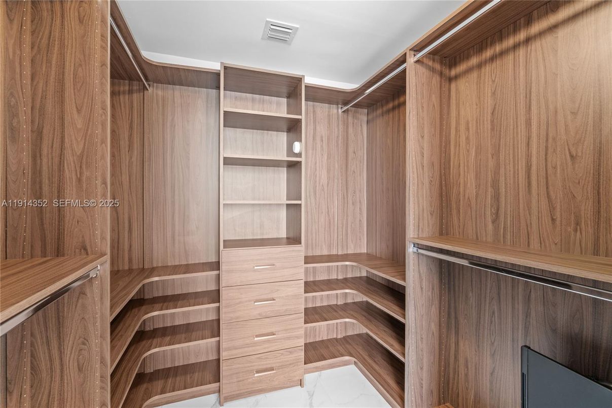 Interior, Walk-in Closets