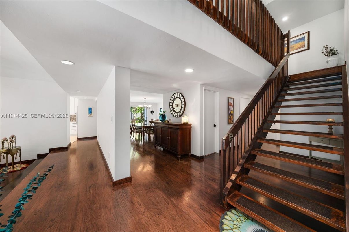 Chandelier, Dining room, Interior, Recessed Lighting, Wood Texture Flooring