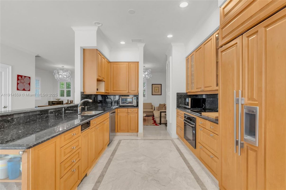 Chandelier, Interior, Kitchen, Marble, Recessed Lighting