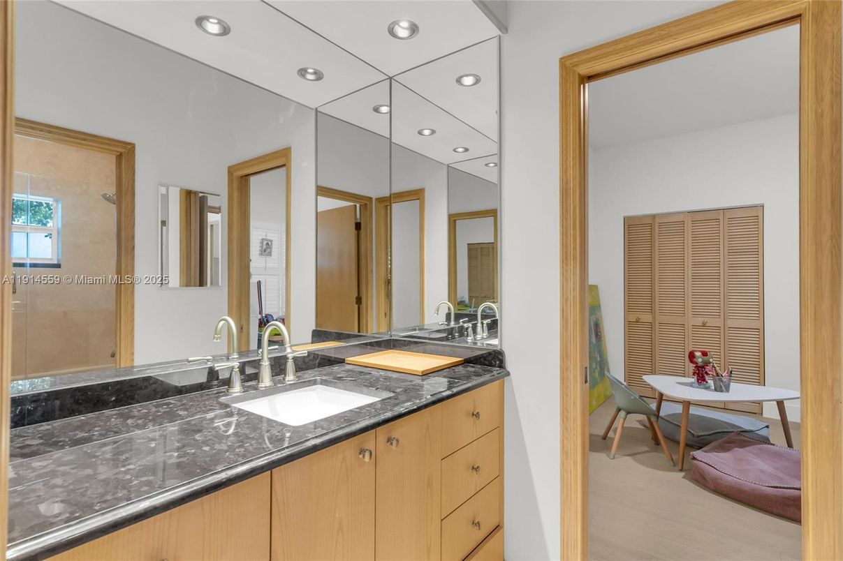 Bathroom, Interior, Recessed Lighting