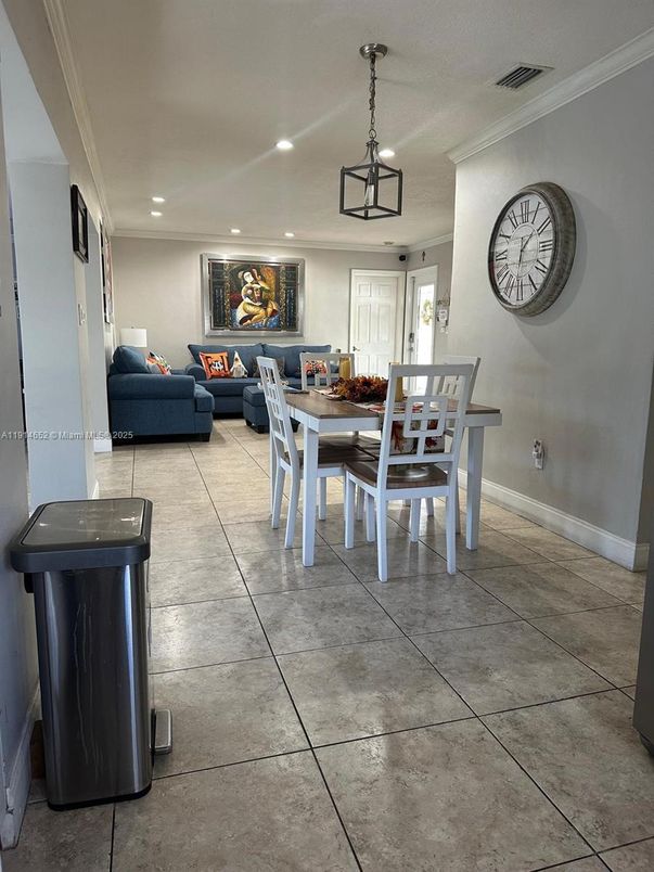 Dining room, Interior, Living room, Pendant Lights, Recessed Lighting