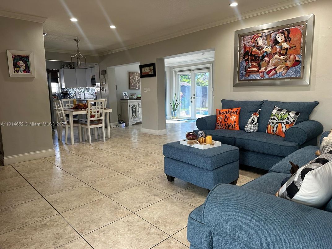 Dining room, Interior, Living room, Pendant Lights, Recessed Lighting