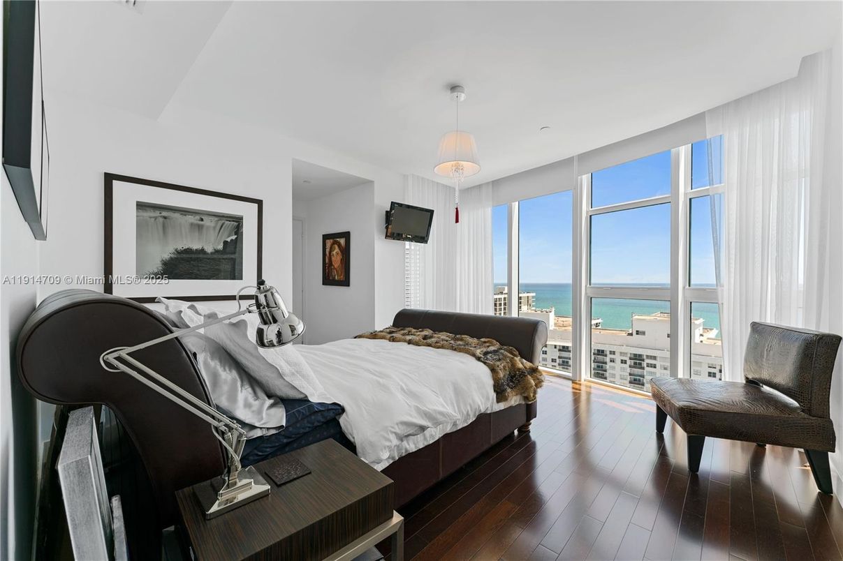 Bedroom, Interior, Pendant Lights, Water, Wood Texture Flooring