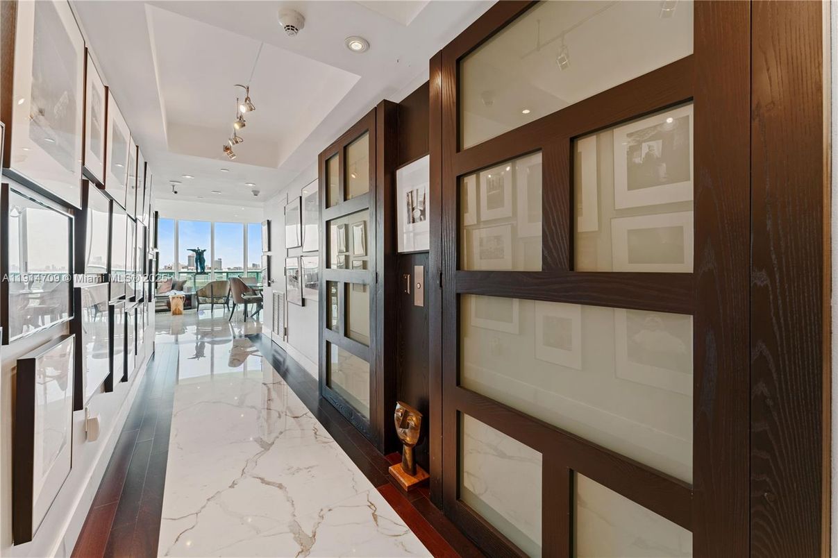 Interior, Marble, Recessed Lighting