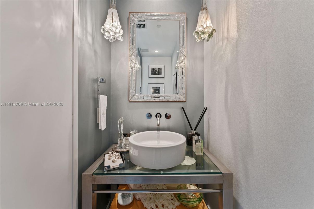 Bathroom, Interior, Recessed Lighting