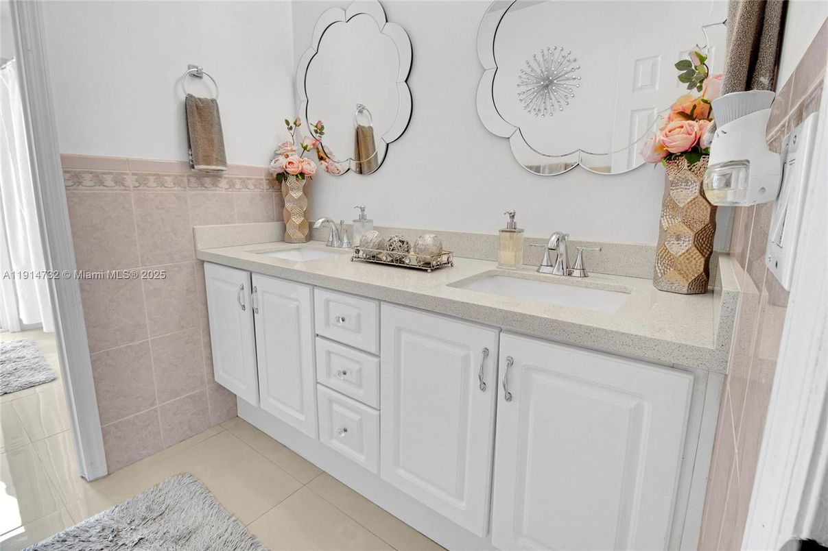 Bathroom, Dual Sink Vanities, Interior
