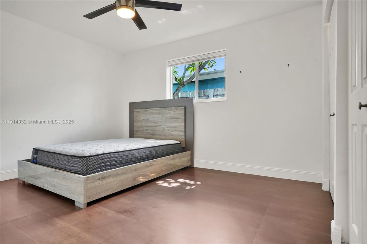 Bedroom, Interior, Water