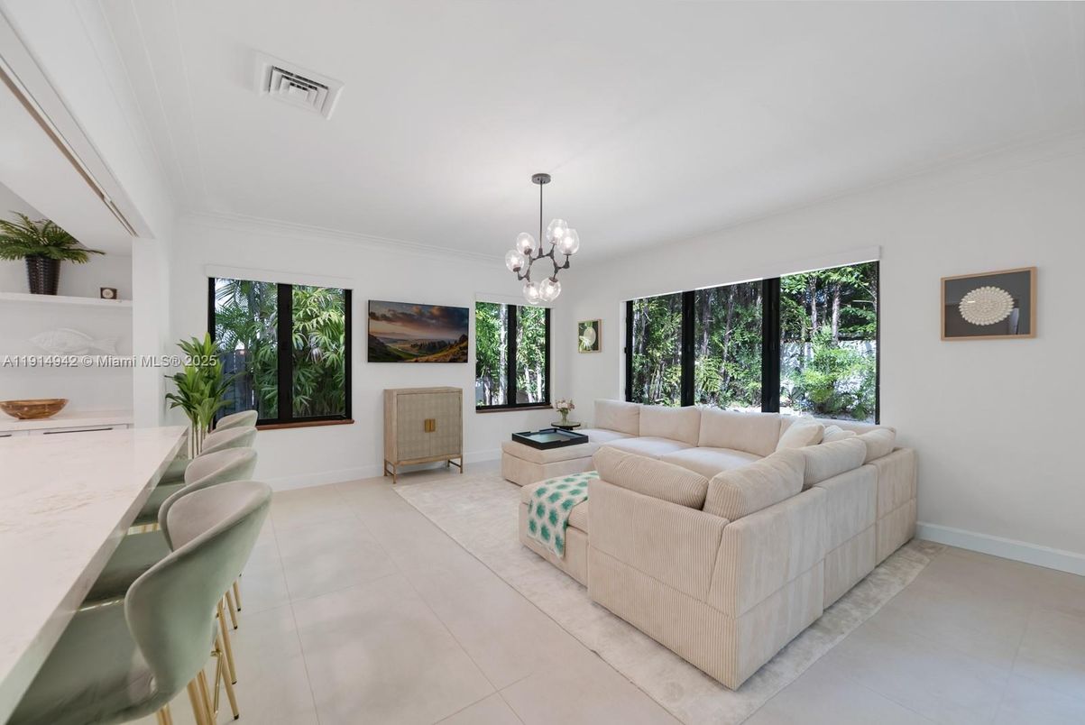 Dining room, Interior, Living room, Pendant Lights