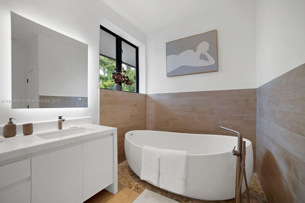 Bathroom, Free Standing Baths, Interior, Wooden Walls