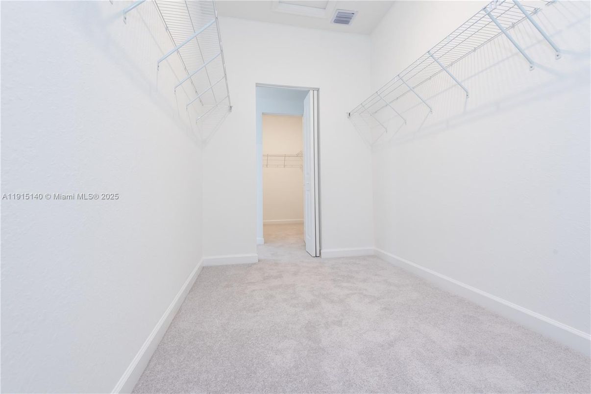 Empty room, Interior, Walk-in Closets