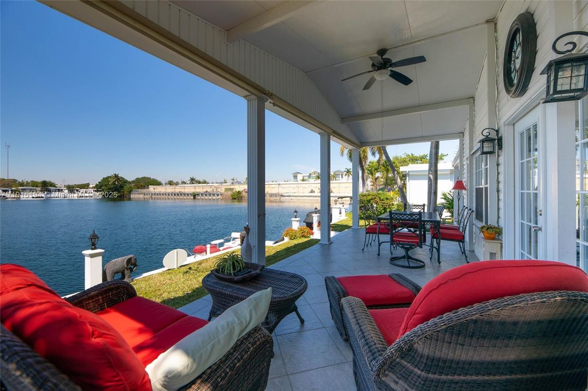 Exterior, Sun Room, Water