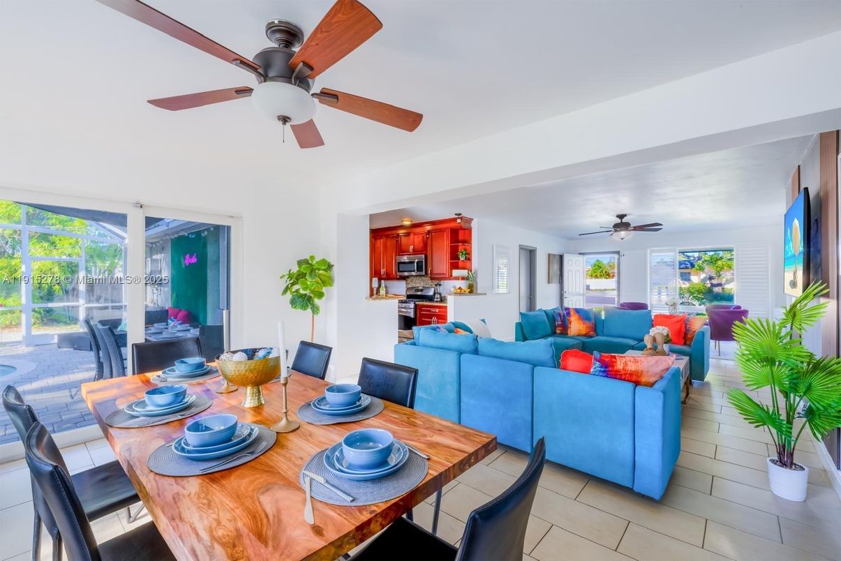 Dining room, Interior, Kitchen, Living room, Stainless Steel Appliances