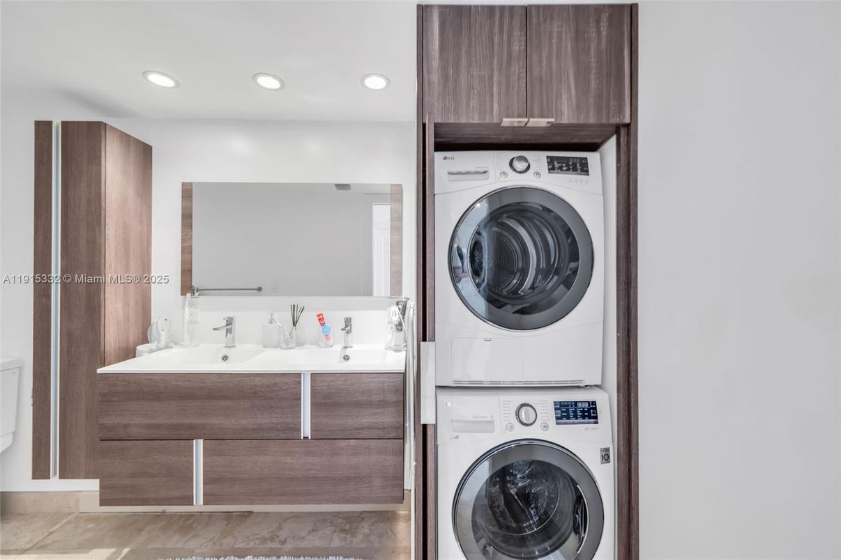 Interior, Recessed Lighting, Utility Closets, Washer