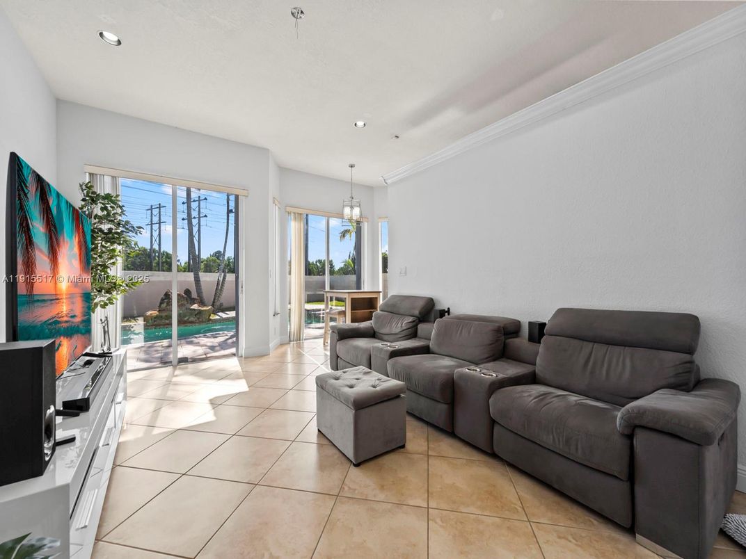 Interior, Living room, Pendant Lights, Recessed Lighting