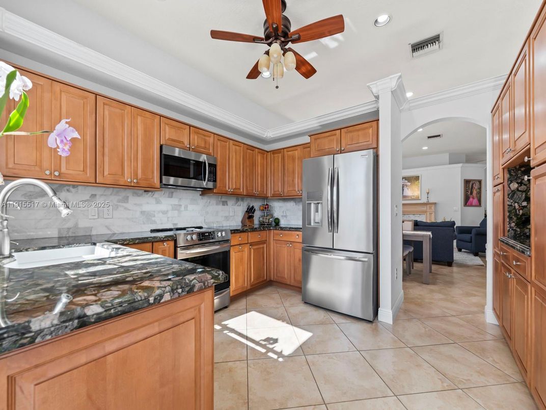 Dining room, Interior, Kitchen, Recessed Lighting, Stainless Steel Appliances
