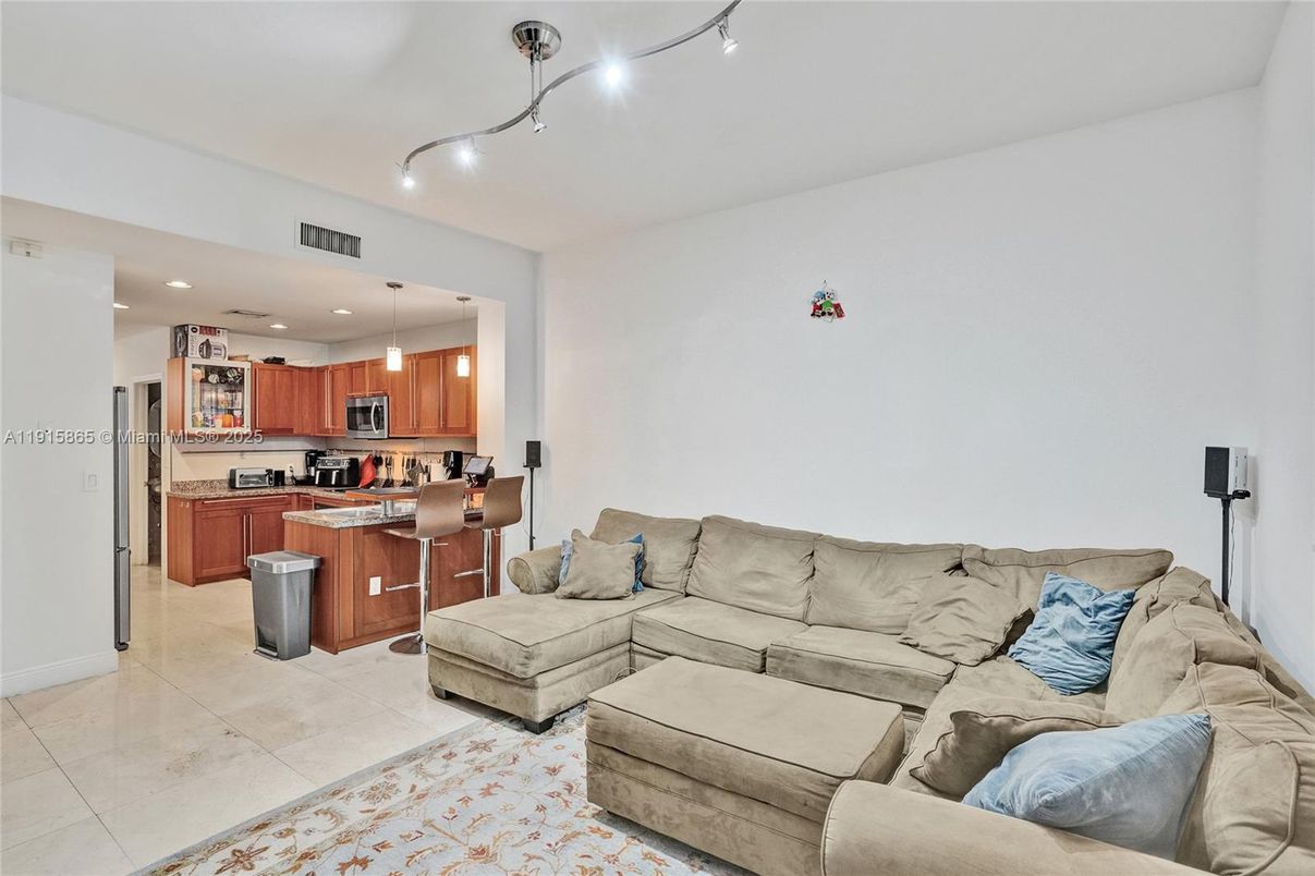 Interior, Kitchen, Living room, Pendant Lights, Recessed Lighting, Stainless Steel Appliances