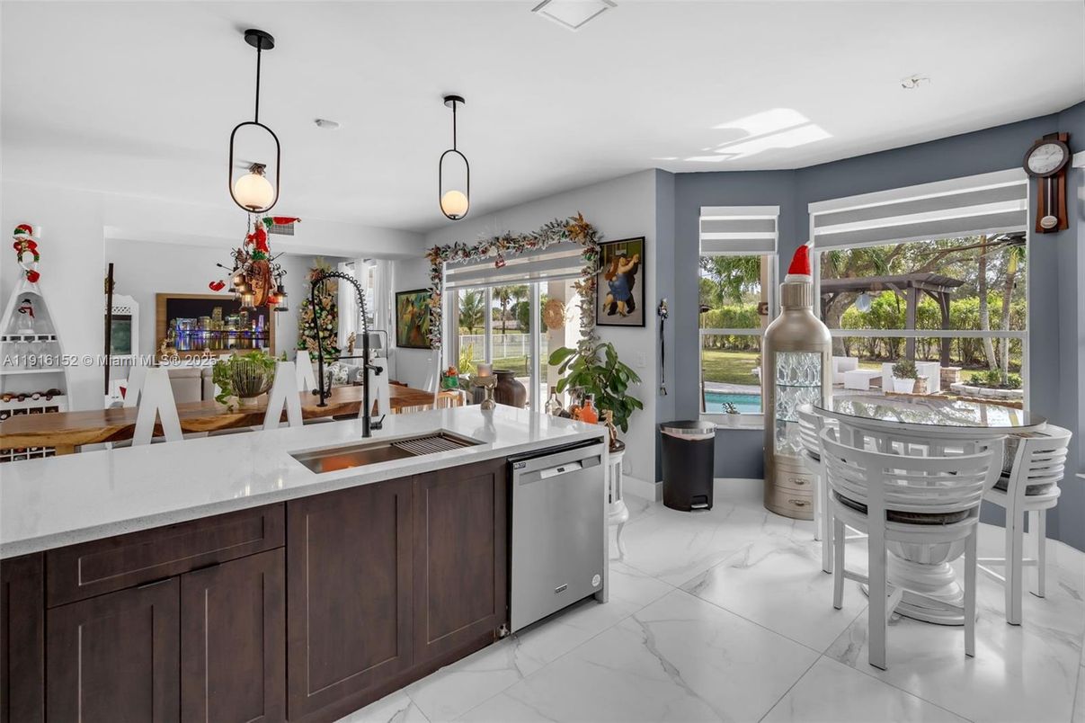 Dining room, Interior, Kitchen, Marble, Pendant Lights, Recessed Lighting