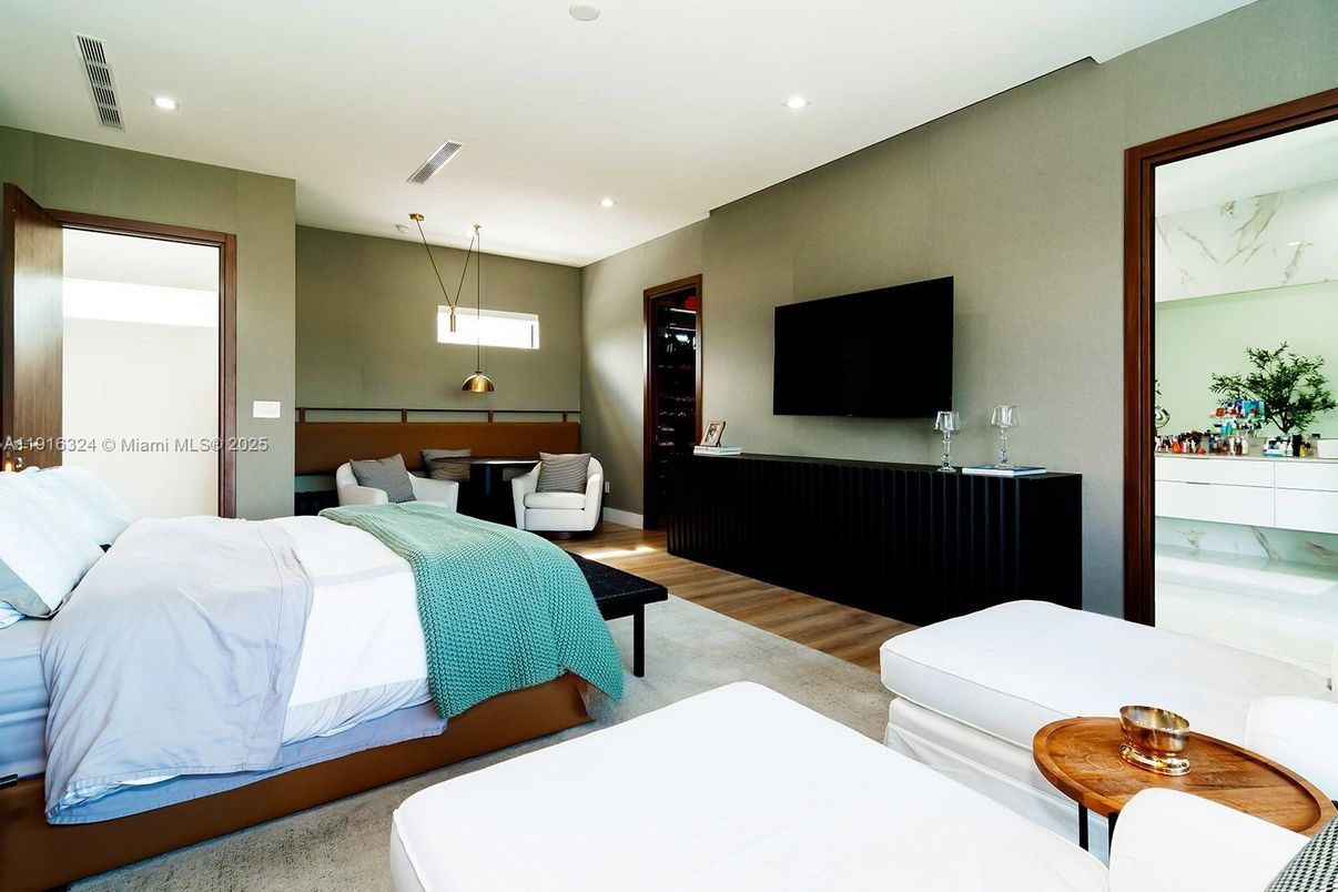 Bedroom, Interior, Pendant Lights, Recessed Lighting, Wood Texture Flooring