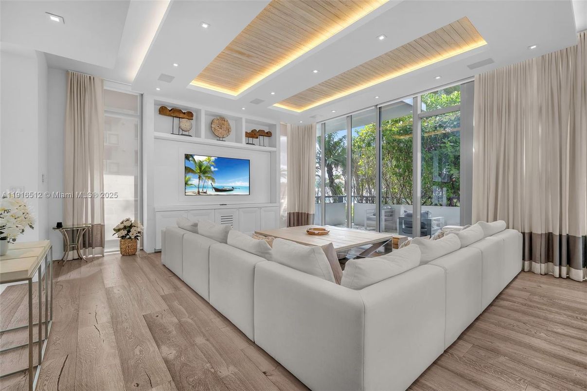 Interior, Living room, Recessed Lighting, Wood Texture Flooring